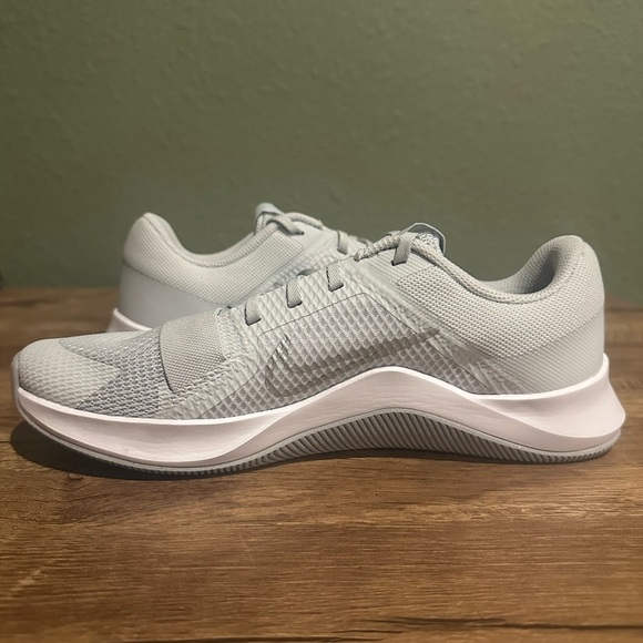 Nike Women's Cross Training Shoes size 9 - Picture 3 of 9